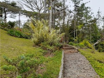 SE VENDE CASA EN CERRO AZUL