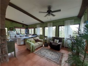 SE VENDE CASA EN CERRO AZUL