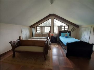 SE VENDE CASA EN CERRO AZUL