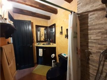 SE VENDE CASA EN CERRO AZUL