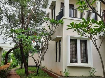DISEWAKAN RUMAH MODERN BAGUS, CANTIK SEMI FURNISH DI FORESTA NATURALE BSD CITY