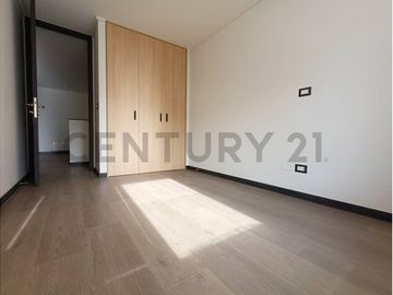 PRECIOSA CASA NUEVA EN VENTA LAS CONDES