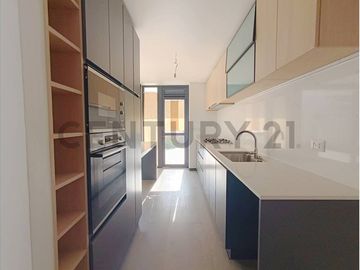 PRECIOSA CASA NUEVA EN VENTA LAS CONDES