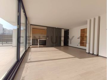 PRECIOSA CASA NUEVA EN VENTA LAS CONDES