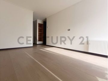 PRECIOSA CASA NUEVA EN VENTA LAS CONDES