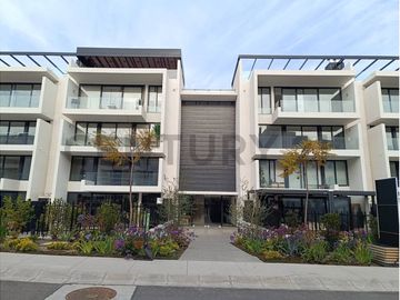PRECIOSA CASA NUEVA EN VENTA LAS CONDES