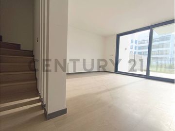 PRECIOSA CASA NUEVA EN VENTA LAS CONDES