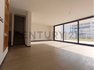 PRECIOSA CASA NUEVA EN VENTA LAS CONDES