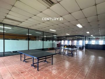 Gedung Pelatihan Lengkap Dengan Isi Di Dekat Toll Cikarang Barat