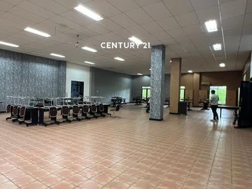 Gedung Pelatihan Lengkap Dengan Isi Di Dekat Toll Cikarang Barat