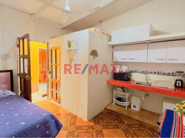 🏡 ¡Descubre tu nuevo hogar en Pimentel, Chiclayo! 🌅

Te presentamos una encantadora casa de un piso, ideal para quienes buscan comodidad y espacio.