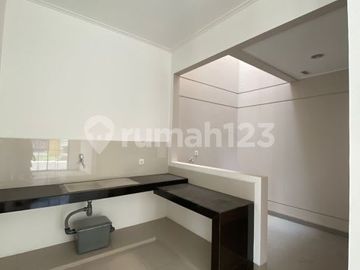 Disewa Murah Rumah Hook Pik 2 Kosongan 8X12.5 Bagus 3 Kamar