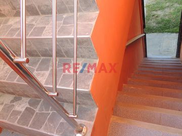 🏡 ¡Oportunidad de Inversión en Chiclayo!

Casa Comercial en Avenida Principal
📍 Ubicación: Avenida de doble vía

Características:

Área de Terr