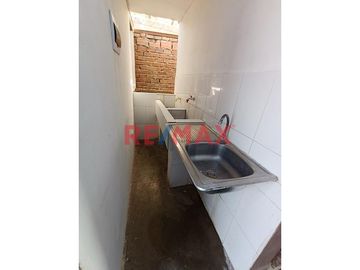 🏡 ¡Oportunidad de Inversión en Chiclayo!

Casa Comercial en Avenida Principal
📍 Ubicación: Avenida de doble vía

Características:

Área de Terr