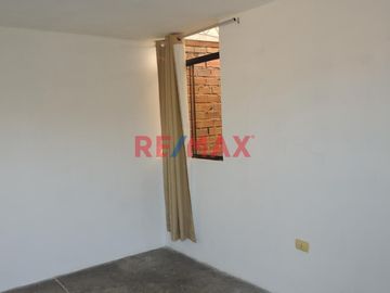 🏡 ¡Oportunidad de Inversión en Chiclayo!

Casa Comercial en Avenida Principal
📍 Ubicación: Avenida de doble vía

Características:

Área de Terr