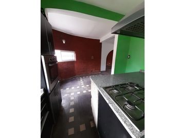 GRAN CHALET TRES PLANTAS A METROS ACCESO OESTE OPORTUNIDAD FINANCIACION !!!