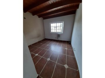 GRAN CHALET TRES PLANTAS A METROS ACCESO OESTE OPORTUNIDAD FINANCIACION !!!