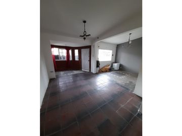 GRAN CHALET TRES PLANTAS A METROS ACCESO OESTE OPORTUNIDAD FINANCIACION !!!