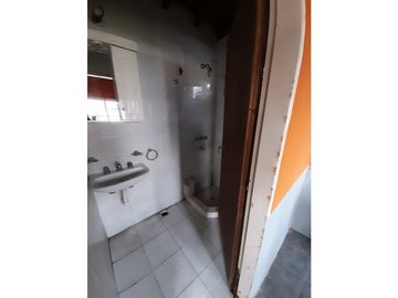 GRAN CHALET TRES PLANTAS A METROS ACCESO OESTE OPORTUNIDAD FINANCIACION !!!