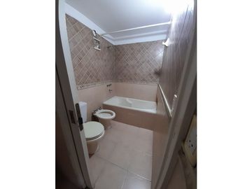 GRAN CHALET TRES PLANTAS A METROS ACCESO OESTE OPORTUNIDAD FINANCIACION !!!