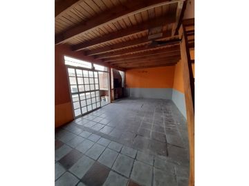 GRAN CHALET TRES PLANTAS A METROS ACCESO OESTE OPORTUNIDAD FINANCIACION !!!