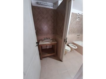 GRAN CHALET TRES PLANTAS A METROS ACCESO OESTE OPORTUNIDAD FINANCIACION !!!