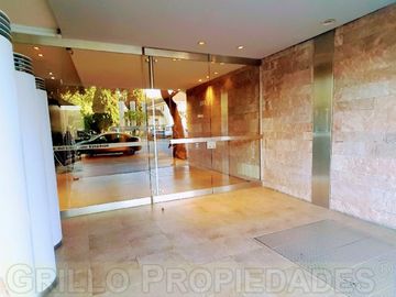 Av. del Libertador 8392. Departamento tres ambientes. Parrilla propia. Pileta, SUM. Seguridad 24hs.