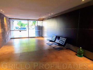 Av. del Libertador 8392. Departamento tres ambientes. Parrilla propia. Pileta, SUM. Seguridad 24hs.