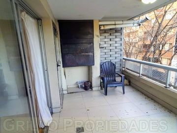 Av. del Libertador 8392. Departamento tres ambientes. Parrilla propia. Pileta, SUM. Seguridad 24hs.