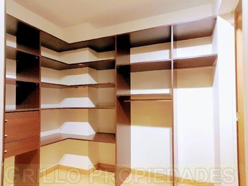 Av. del Libertador 8392. Departamento tres ambientes. Parrilla propia. Pileta, SUM. Seguridad 24hs.