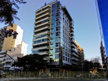 Av. del Libertador 8392. Departamento tres ambientes. Parrilla propia. Pileta, SUM. Seguridad 24hs.