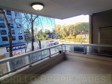Av. del Libertador 8392. Departamento tres ambientes. Parrilla propia. Pileta, SUM. Seguridad 24hs.