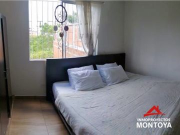 Casa esquinera en conjunto, sector San Joaquín-Cuba, Pereira