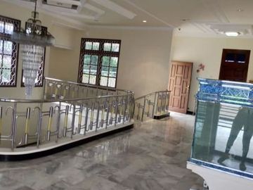 Rumah Manyar Kertoadi Ada ruang office Row jalan 8m