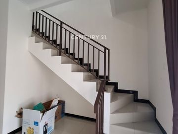 Rumah 2 Lantai Nyaman Di Cluster Gardenville TKI 3 Bandung