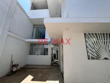 ¿Estás buscando la casa ideal para tu familia? 

Te presentamos esta hermosa casa de 3 pisos, diseñada para brindarte comodidad, estilo y una calida