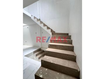 ¿Estás buscando la casa ideal para tu familia? 

Te presentamos esta hermosa casa de 3 pisos, diseñada para brindarte comodidad, estilo y una calida