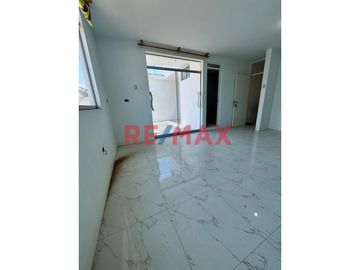 ¿Estás buscando la casa ideal para tu familia? 

Te presentamos esta hermosa casa de 3 pisos, diseñada para brindarte comodidad, estilo y una calida