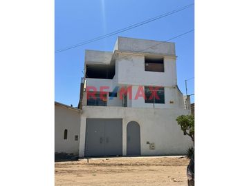 ¿Estás buscando la casa ideal para tu familia? 

Te presentamos esta hermosa casa de 3 pisos, diseñada para brindarte comodidad, estilo y una calida