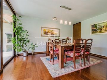 Casa en venta de 6 dorm. en Lo Barnechea