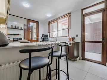 Casa en venta de 6 dorm. en Lo Barnechea