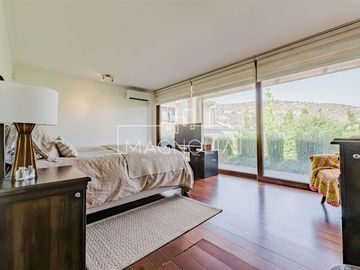 Casa en venta de 6 dorm. en Lo Barnechea