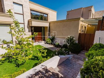 Casa en venta de 6 dorm. en Lo Barnechea