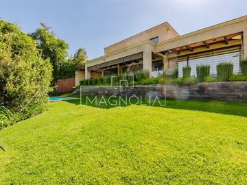 Casa en venta de 6 dorm. en Lo Barnechea