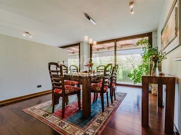 Casa en venta de 6 dorm. en Lo Barnechea