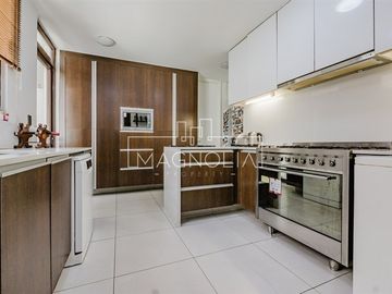 Casa en venta de 6 dorm. en Lo Barnechea