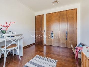 Casa en venta de 6 dorm. en Lo Barnechea