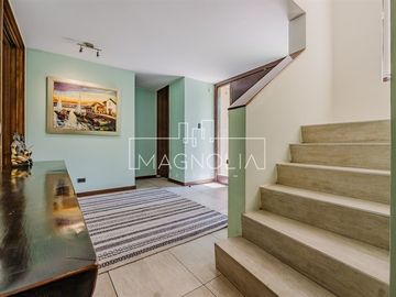 Casa en venta de 6 dorm. en Lo Barnechea