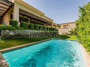 Casa en venta de 6 dorm. en Lo Barnechea