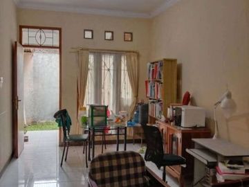 rumah siap huni dalam komplek di antapani